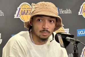 尼克·史密斯：里夫斯受伤后我知道有上场机会 我一直都准备好了