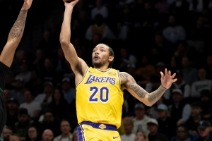 给机会就能抓住！小尼克·史密斯14中8砍下21分 前七投全中！