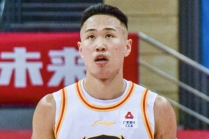 解说：贺希宁这场比赛打出高水准的表现 美国特训真是收获巨大