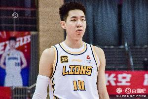 弹无虚发！朱俊龙4投4中&三分3中3得11分6板2助0失误 正负值+10