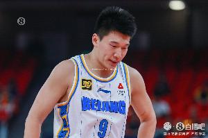 犯规困扰！半场雷蒙出战9分钟三分2中2拿到6分2板 有3犯规