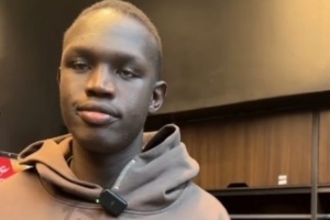 杨瀚森调侃马卢出场时间更少 后者回应：咱们都得努力 认真比赛