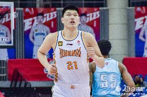 表现不佳！刘传兴半场5中1仅拿2分 正负值-20最低