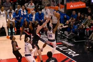 脚步吃亏！杨瀚森错位补防威廉姆斯吃到个人第二个犯规