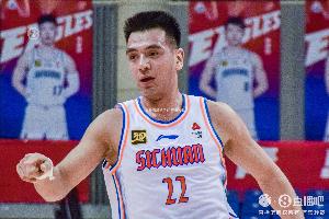 弹无虚发！杨文学半场14分钟5投5中贡献10分2板