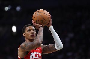 稳定输出！小贾巴里近6场场均18分6.7板1帽 其中三分合计47中21