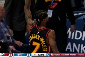 KD转发沃克神奇半场压哨：不敢相信他居然想到用左手 神来之笔