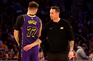 雷迪克：我们是湖人 每支球队都会全力以赴对付我们！