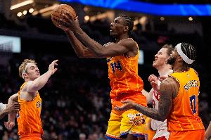 场均8.1板！迪亚巴特：就算对手教练组上场拦着 我也会尽全力去抢