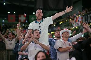 太阳报：英格兰球迷拒绝被FIFA宰，打算世界杯去西班牙搞观赛派对