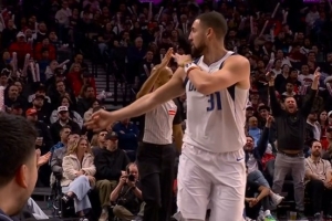 突然开火！克莱压哨三分&末节连中追平开拓者