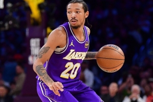 雷迪克：我们希望尼克·史密斯能接受那种无球射手的角色定位