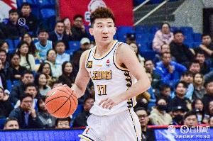 苏群：孙铭徽带起广厦反击节奏 北京手段过于简单&主要靠赵睿突破