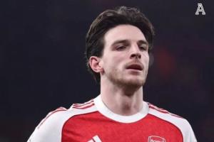 TA：赖斯预计将因膝伤缺席对阵维拉，此前对布莱顿带伤踢完比赛