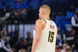 望无大碍！TA记者：约基奇大概率明天接受全面的医疗检查