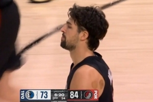 美媒体人：阿夫迪亚带替补就自己出手吧 给杨瀚森打低位就得失误