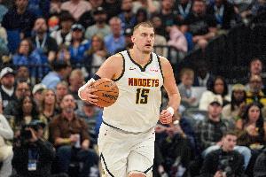 拓记：我们似乎早已默认约基奇的打法不会有大伤 希望没事