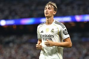 为何眼睛总睁不开？西媒：赫伊森患先天性眼睑下垂，不会影响视力