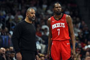 张佳玮：进攻磕磕碰碰防守一路强硬 乌度卡很擅长这样的打法