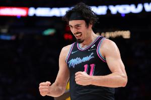 鲍威尔：哈克斯赛场影响力十足 他应在最佳第六人讨论范围