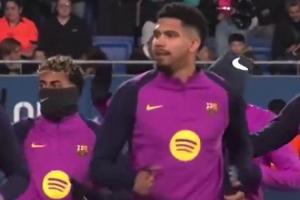 终于回来了！阿劳霍正式回归巴萨队内训练，此前因心理问题缺战