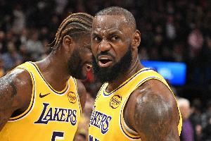 艾顿谈给詹姆斯送空接：我随便把球往天上扔 那家伙总能接到！