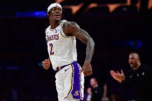 搏命式防守再附送2记三分！范德比尔特半场3中3得8分7板1助