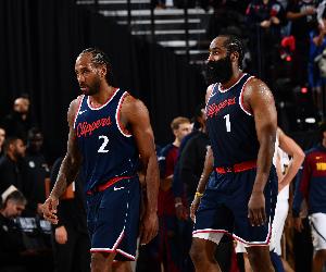 名记：快船目前不愿听取哈登和小卡交易报价 态度比之前更加坚定