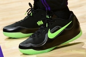 詹姆斯生日夜上脚Dunkman配色LeBron 23！这也是老詹球鞋经典配色