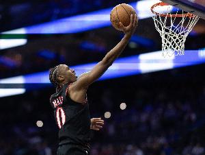 得分还得看你！马克西打满首节 6中5砍下12分2板2助