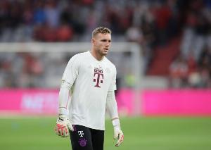 记者：拜仁门将佩雷茨外租汉堡仅出场2次，南安普顿考虑冬窗引进