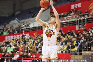 难阻失利！容子峰8中5拿到14分3板 三分6中4