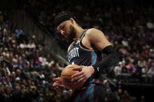 球队大脑！康宁汉姆首节7中4得到10分 并送出高达6助攻