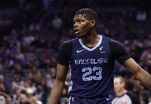 未来可期！11号秀科沃德半场11中6砍全队最高17分9板 罚球4中4