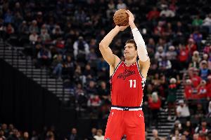 盖棺定论！大洛佩斯接哈登回传轰进三分 将分差拉开到34分！