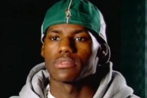 詹姆斯2002年的采访：梦想是母亲每天开心 目标则是打进NBA