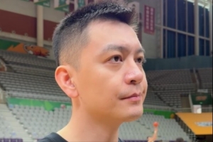 杨鸣：威尔斯之前是带伤出战 希望张镇麟、弗格在新球队越来越好