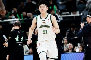 拼劲值得鼓励！张陈治锋9中7拿到15分7板&拼下6前场板