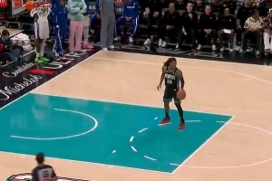 挺机灵！莫兰特机敏抢断后反击 耗了一会儿时间才扣空篮