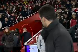 人呢？走了👉阿尔特塔赛后不停找埃梅里，贝尔塔提醒他进通道了