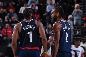 齐发力！哈登&小卡首节合砍20分 战平国王全队