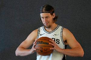 小修补！美记：马刺计划用奥利尼克到期合同加选秀权升级轮换阵容