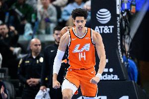 今天露脸了！尼德豪泽8投6中砍下16分6板2助 多项数据创新高