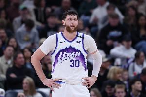 难挽败局！努尔基奇11中10空砍赛季新高26分外加8板8助 三分2中2