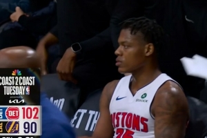 分差又上双！萨瑟追身撤步三分球打停湖人