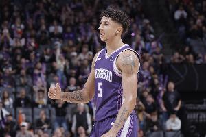 生涯新高！24号秀克利福德12中7拿到18分1板2助1帽