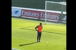 记者晒出昨日训练视频：姆巴佩一度退出训练，目标赶上西超杯