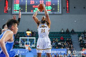 沈阳日报：从四胜一负到三连败 辽篮新阵容厚度不足&短板凸显