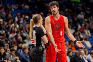 开拓者媒体人：只有阿夫迪亚能梳理起进攻 可惜队友天赋差&投不进