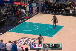 😑装X遭雷劈？莫兰特加时抢断后不上篮原地等人 最后被迎面绝杀